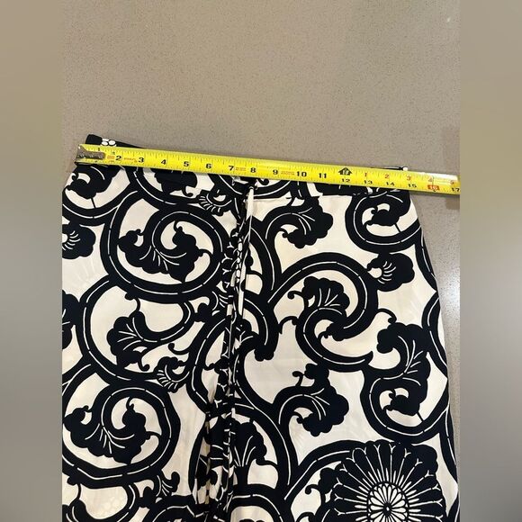Natori Women’s Black & White designed Pants size medium - Picture 7 of 8